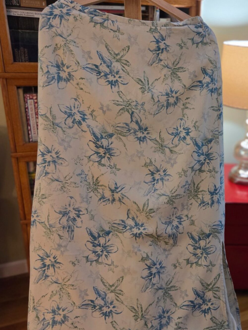 Pendleton 100% Silk Size 10 Long Skirt, Beautiful Floral Pattern